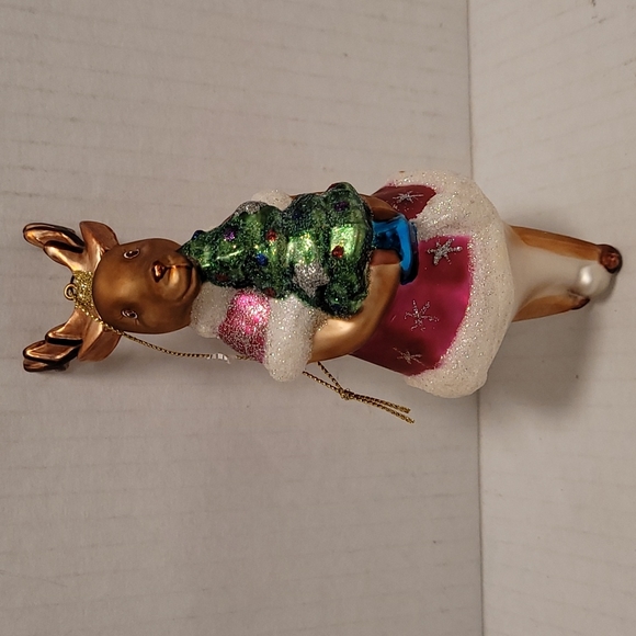 Adorable Reindeer Holding  a Christmas Tree Ornament - Picture 16 of 16